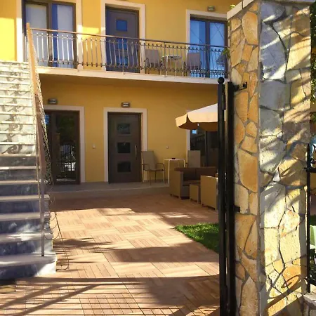 Marinos Apartment